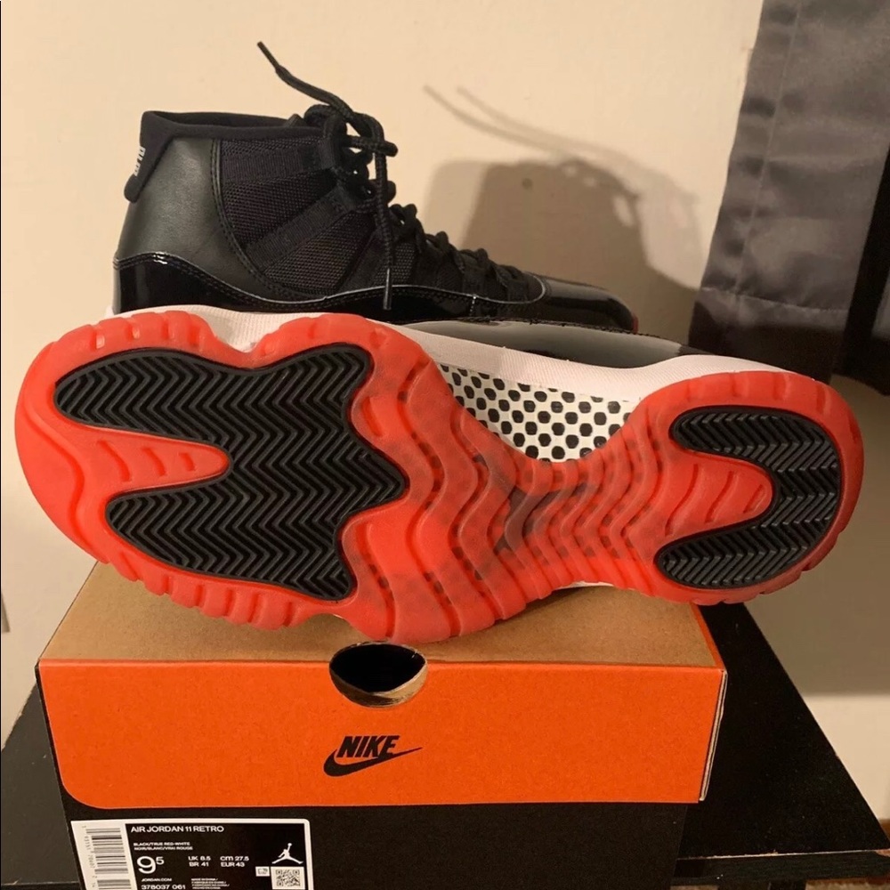 Air Jordan 11 BRED Size 9.5